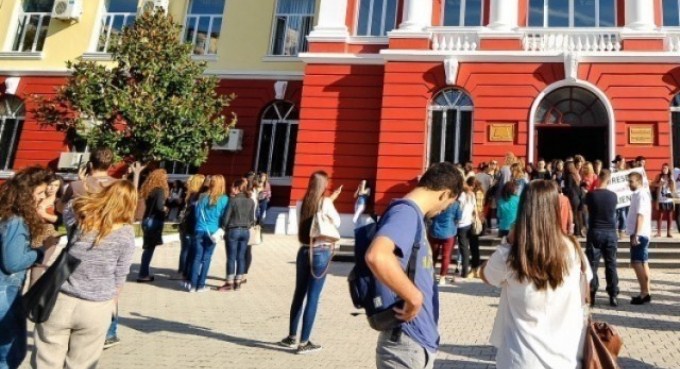 Projektligji i ri per mbeshtetjen e te rinjve: 6.2 milione leke fondi financues